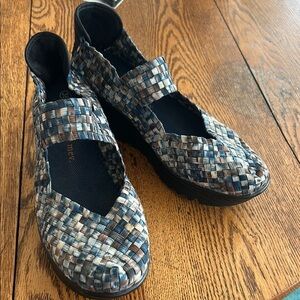 bernie mev. Blue and Brown Woven Wedges